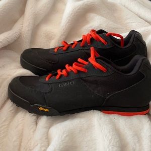 Giro spin cycling shoes with SPD Cleats EUC Vibram